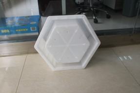 什么樣的六角塊護坡模具質(zhì)量才好？